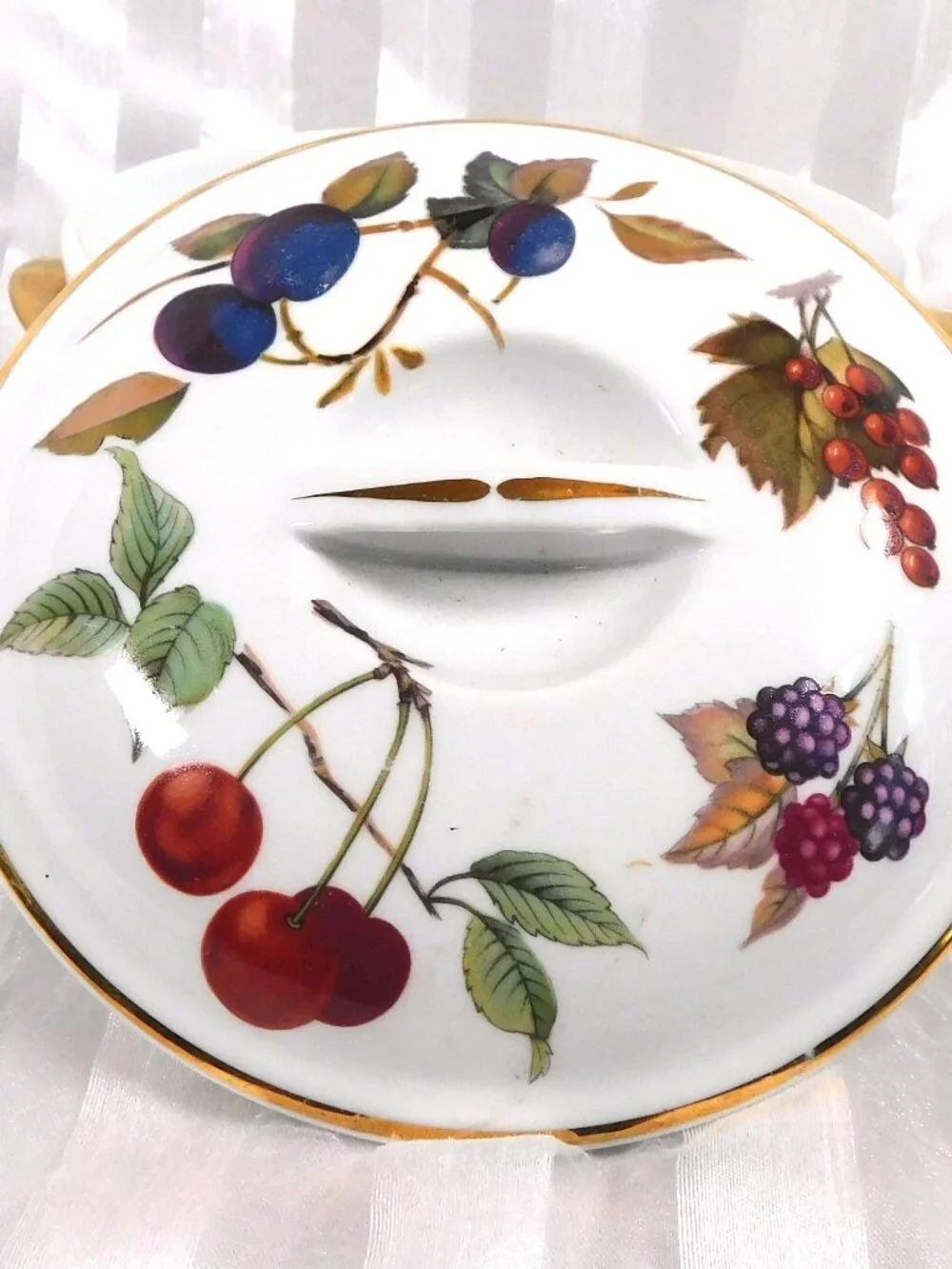 Royal Worcester Round Entrée Dish and Lid in Evesham Gold # 26290